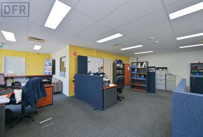 18 Bushland Ridge Bibra Lake WA 6163 - Image 10