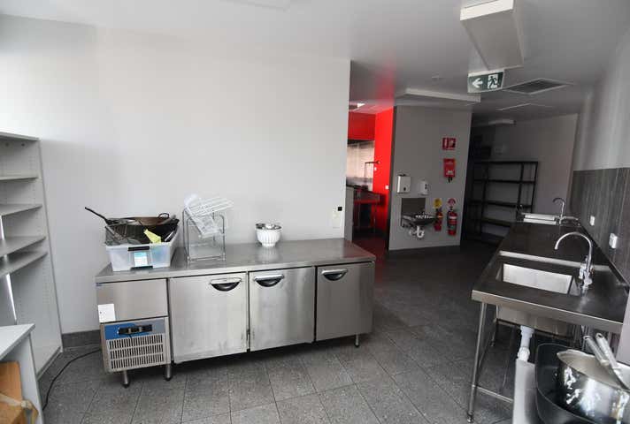 T4, 217 Ingham Road West End QLD 4810 - Image 9