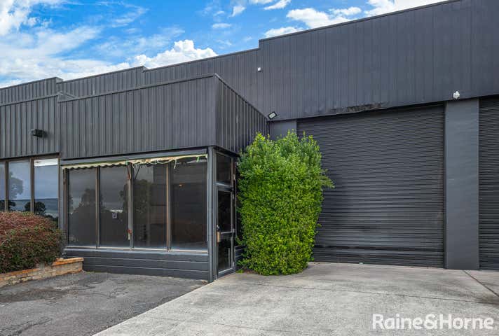 2/8 Ladd Road New Gisborne VIC 3438 - Image 1