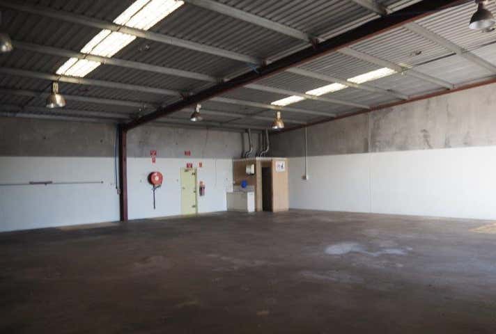 2/32 Attwell St Landsdale WA 6065 - Image 4