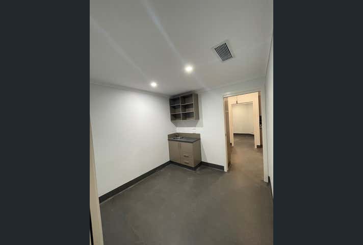 10/2 Universal Street Pacific Pines QLD 4211 - Image 8