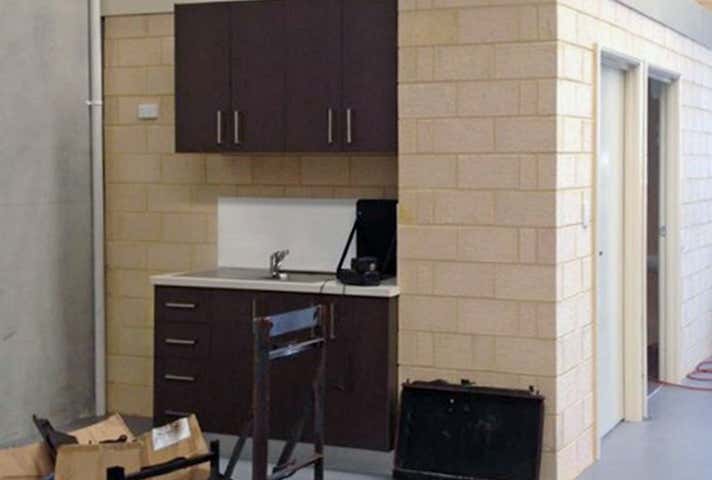 22 Dillington Pass Landsdale WA 6065 - Image 8