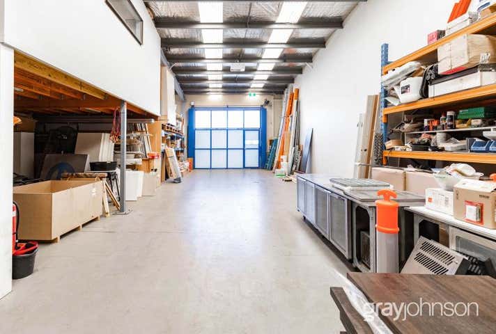 11 Riverside Avenue Werribee VIC 3030 - Image 13