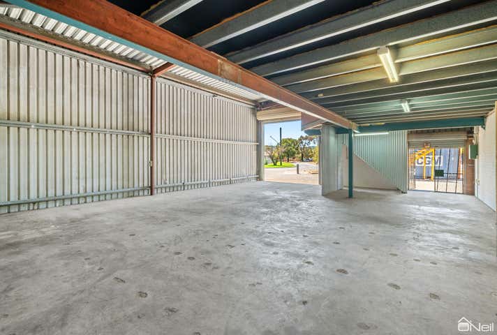 2/3 Lockhart Road Kelmscott WA 6111 - Image 6