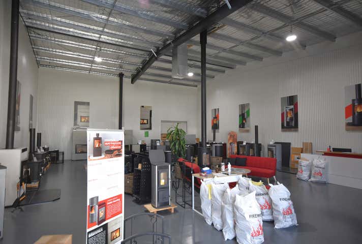 2/7 McKoy Street Wodonga VIC 3690 - Image 4