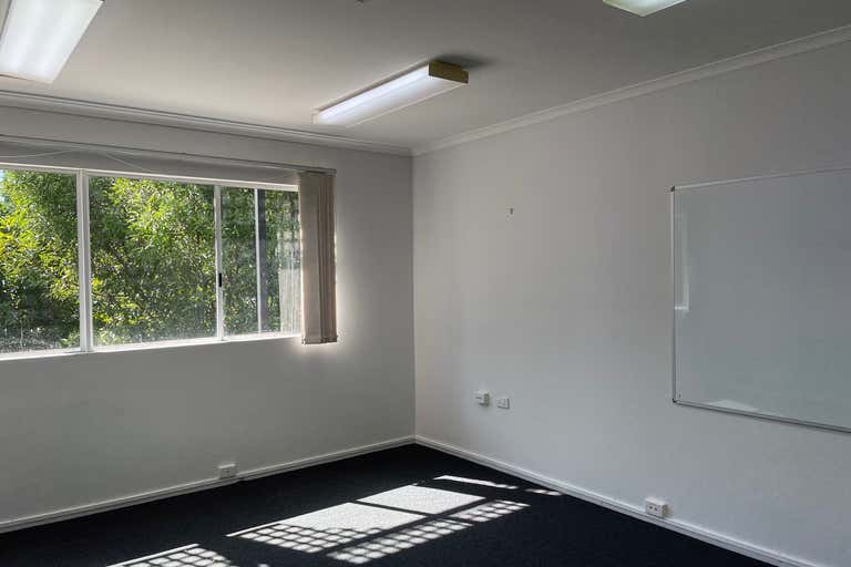 12/129A Lake Street Cairns City QLD 4870 - Image 1