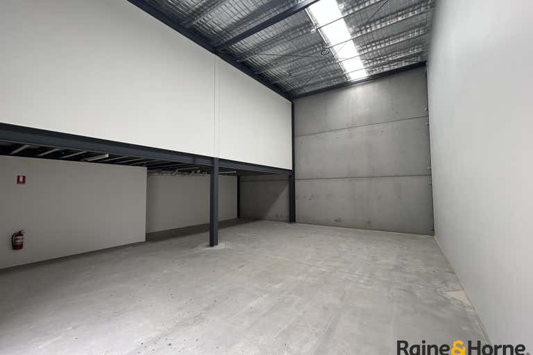 8/25 Val Reid Crescent Hume ACT 2620 - Image 2