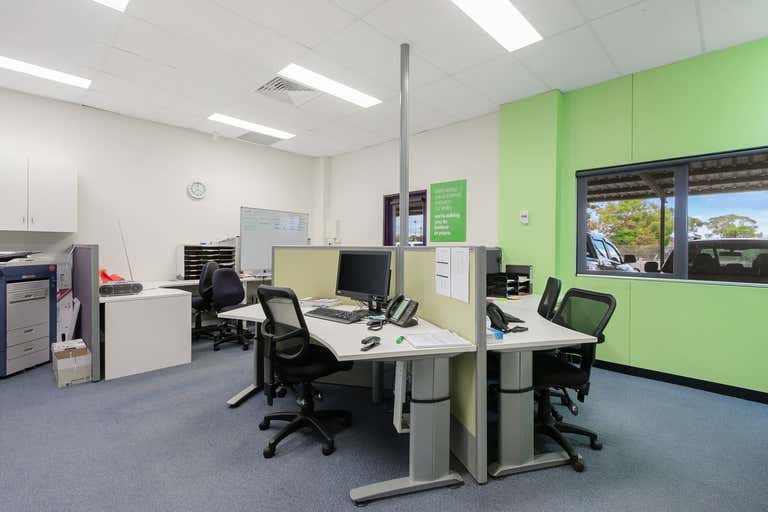 1B/5 Cook  Drive Pakenham VIC 3810 - Image 3