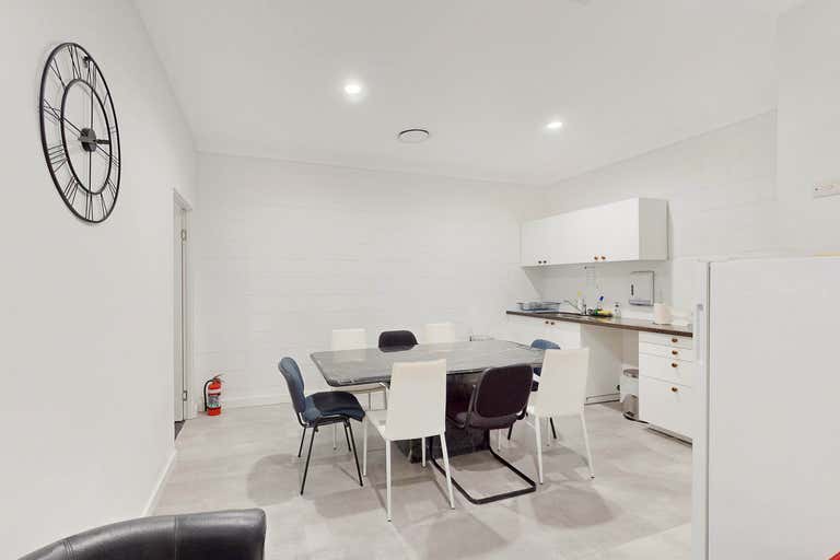 4/115  Scarborough Street Southport QLD 4215 - Image 3