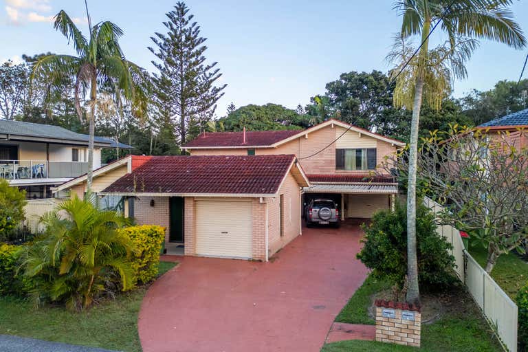 15 Tallebudgera Drive Palm Beach QLD 4221 - Image 1