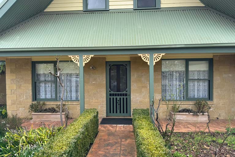 34  Victoria Street Macedon VIC 3440 - Image 2