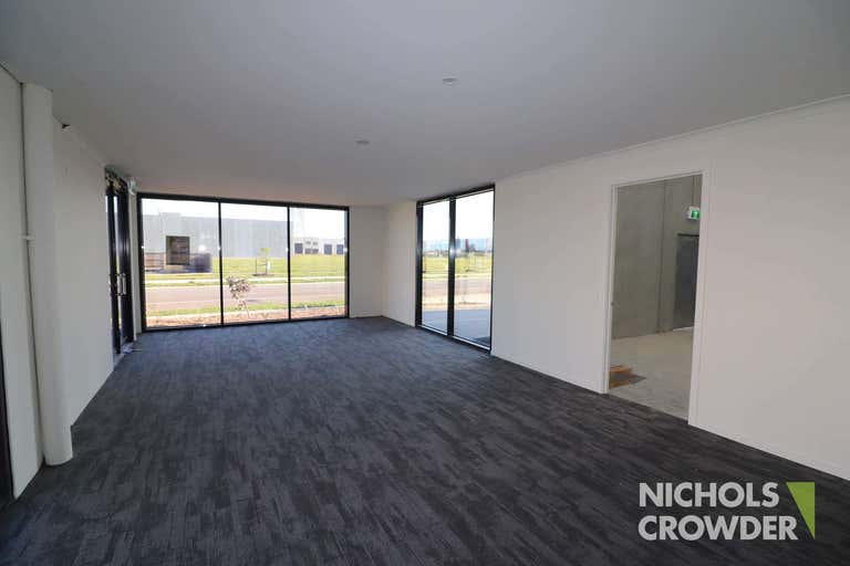1 Hawk Place Clyde North VIC 3978 - Image 3