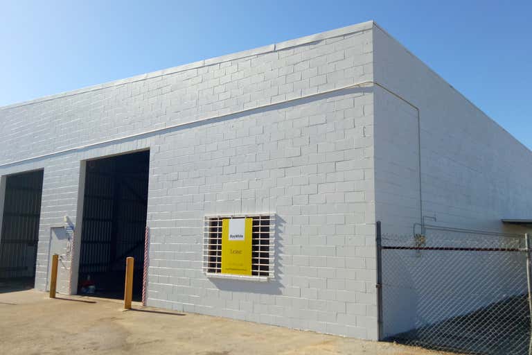 4/5 Little Bramston Street Gladstone Central QLD 4680 - Image 2