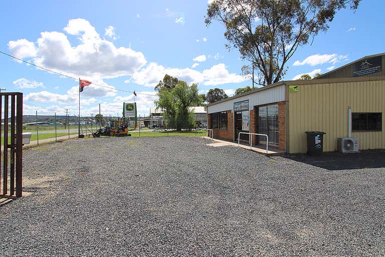 Unit A, 18 Swanbrook Road Inverell NSW 2360 - Image 2