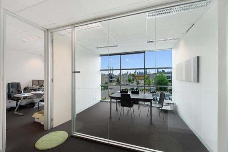 3/11-13 Phillip Court Port Melbourne VIC 3207 - Image 2