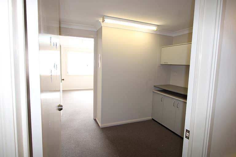 Suite 3, 18 Sweaney Street Inverell NSW 2360 - Image 4