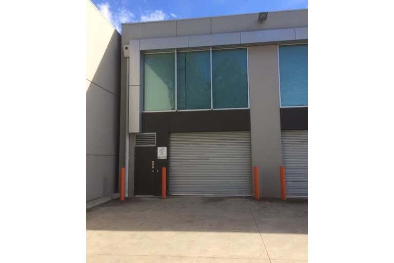 15/484 Graham Street Port Melbourne VIC 3207 - Image 2