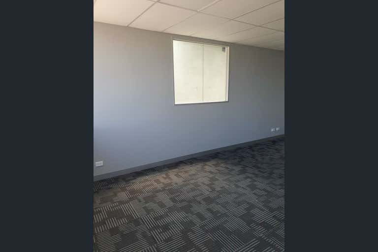 4/16 Network Drive Truganina VIC 3029 - Image 2