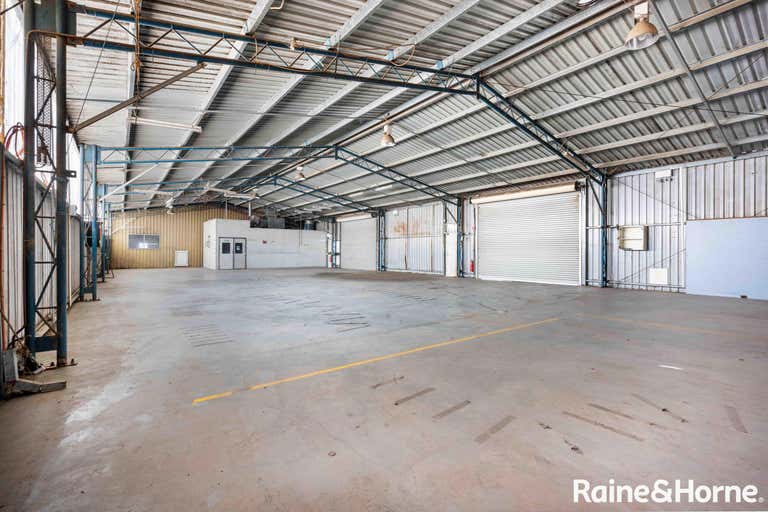 2/124 Princes Highway South Nowra NSW 2541 - Image 3