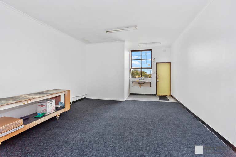 8 Lawson Street Oakleigh East VIC 3166 - Image 4