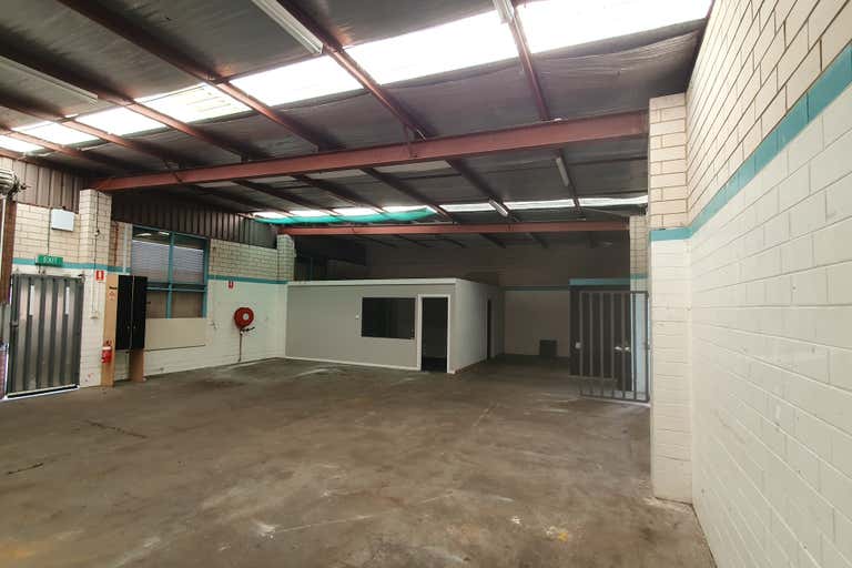 2/4  Apsley place Seaford VIC 3198 - Image 2