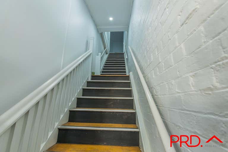 Upstairs 2/312 Peel Street Tamworth NSW 2340 - Image 3