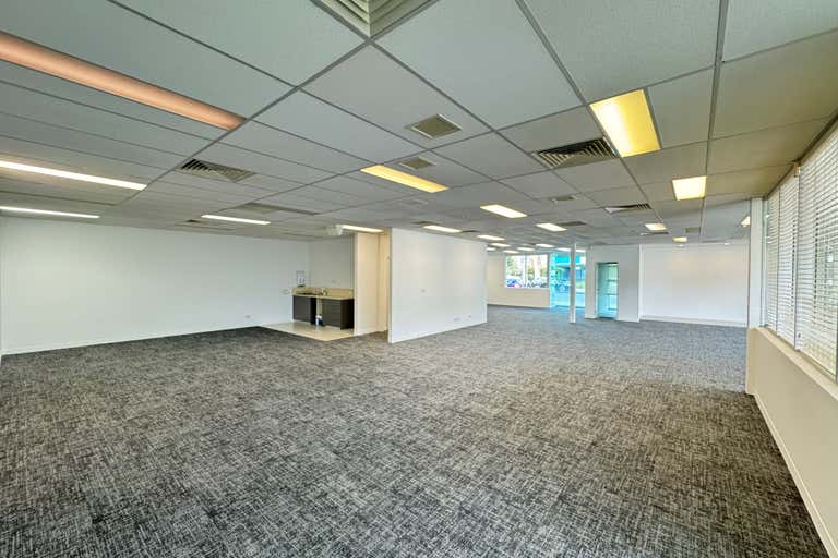 Unit 2, 31 Sabre Drive Port Melbourne VIC 3207 - Image 2