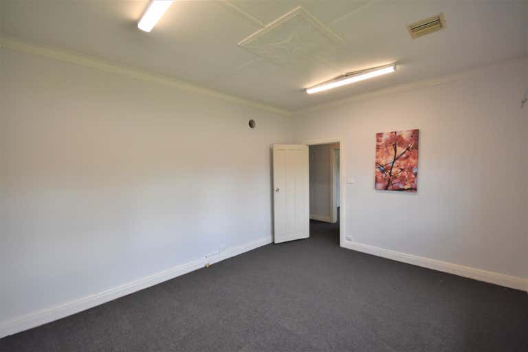 582 Hovell Street Albury NSW 2640 - Image 2