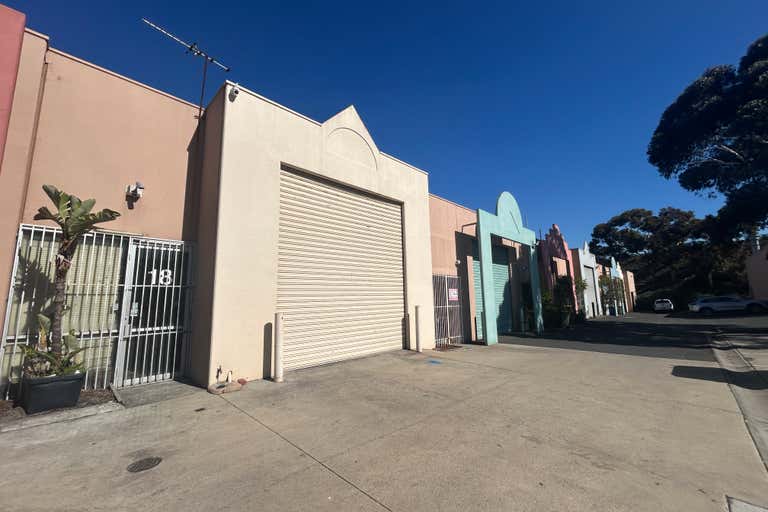 18/12-20 James Court Tottenham VIC 3012 - Image 2