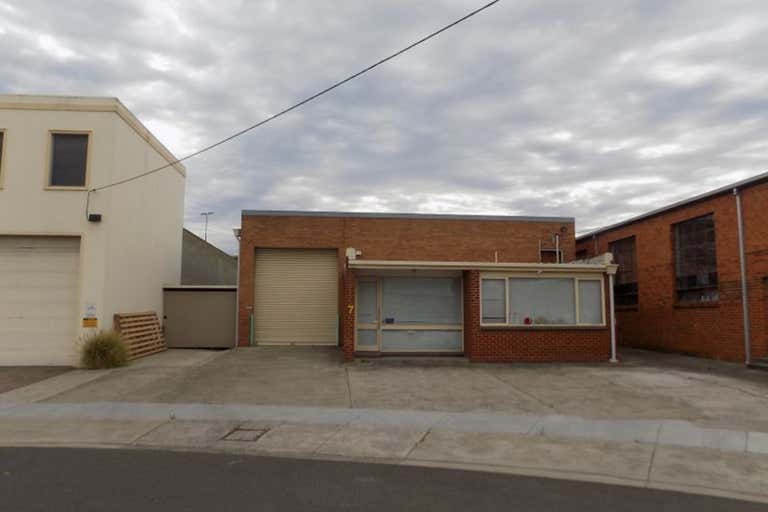 7 Remont Court Cheltenham VIC 3192 - Image 2