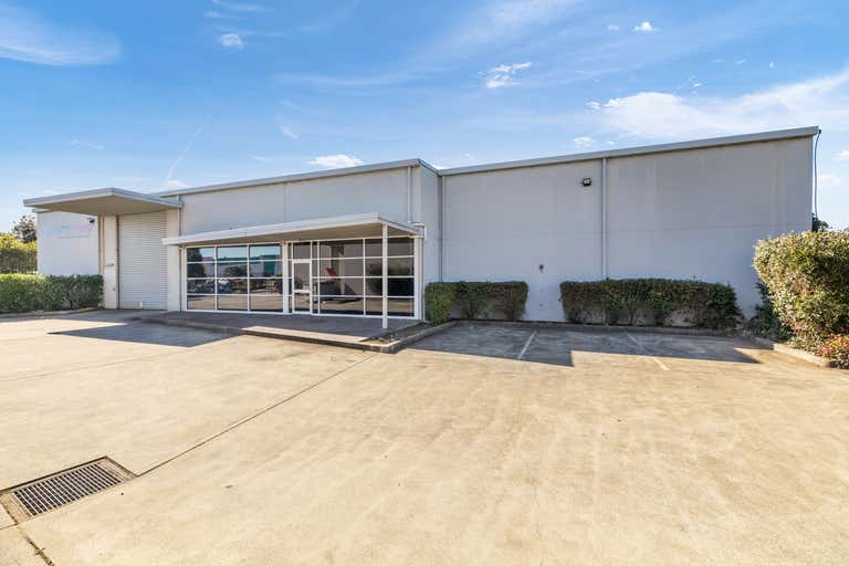 2/52 Shipley Drive Rutherford NSW 2320 - Image 2