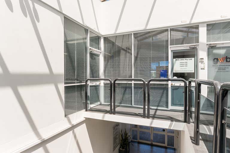 2/20 Kearns Crescent Ardross WA 6153 - Image 4