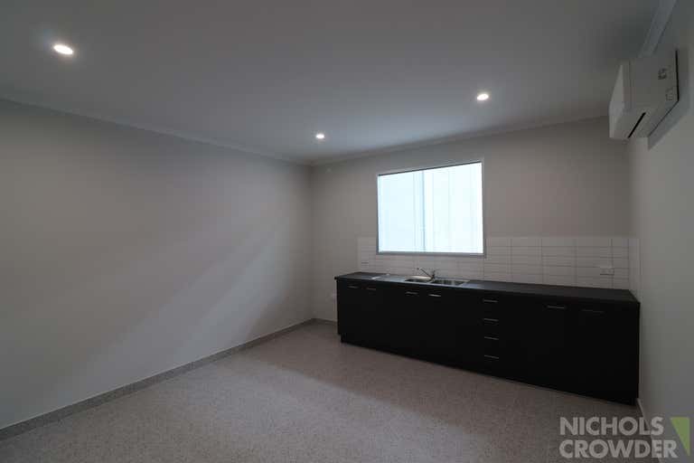 21 Hamersley Drive Clyde North VIC 3978 - Image 4