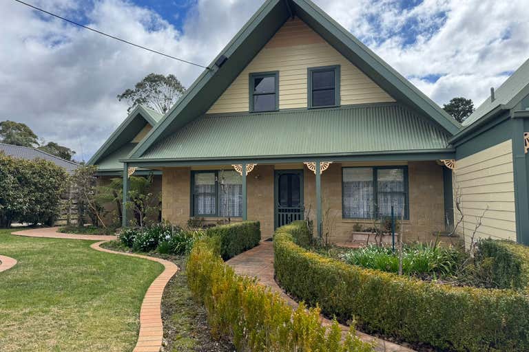34  Victoria Street Macedon VIC 3440 - Image 1