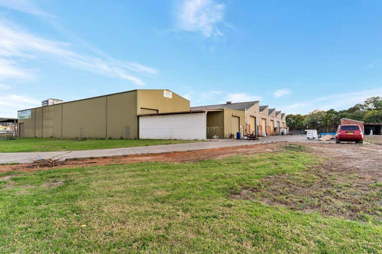 Yard 2/8 Farrow Road Campbelltown NSW 2560 - Image 4