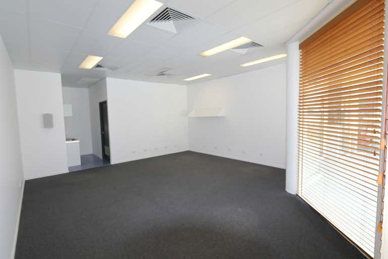 4/12 Classic Way Burleigh Waters QLD 4220 - Image 3