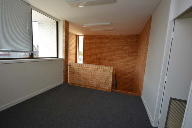 17 William Street Rockhampton City QLD 4700 - Image 2