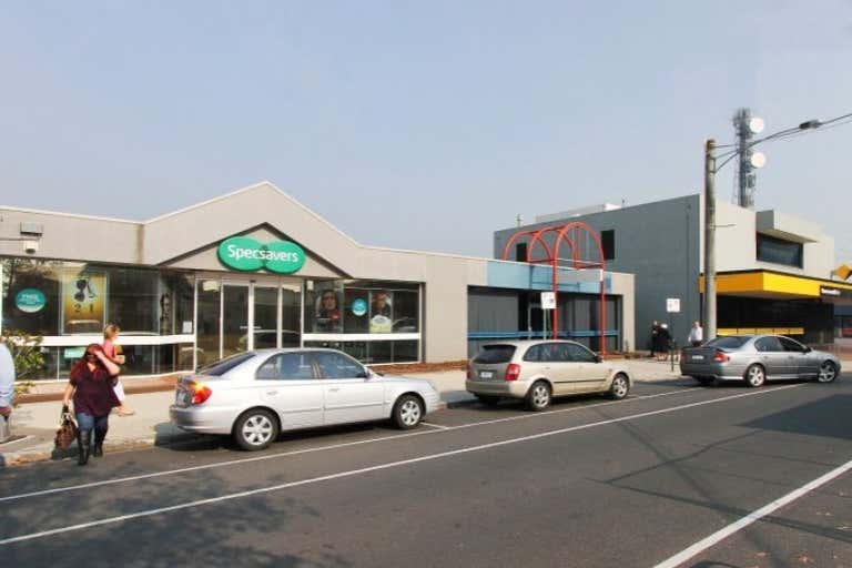 SpecSavers & Esso, 88-94 Cunninghame Street Sale VIC 3850 - Image 1