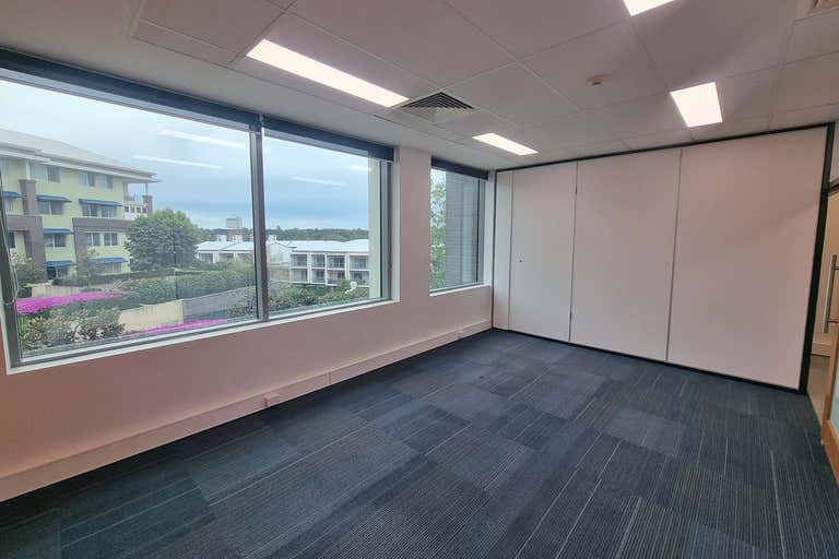 3027 The Boulevard Carrara QLD 4211 - Image 2