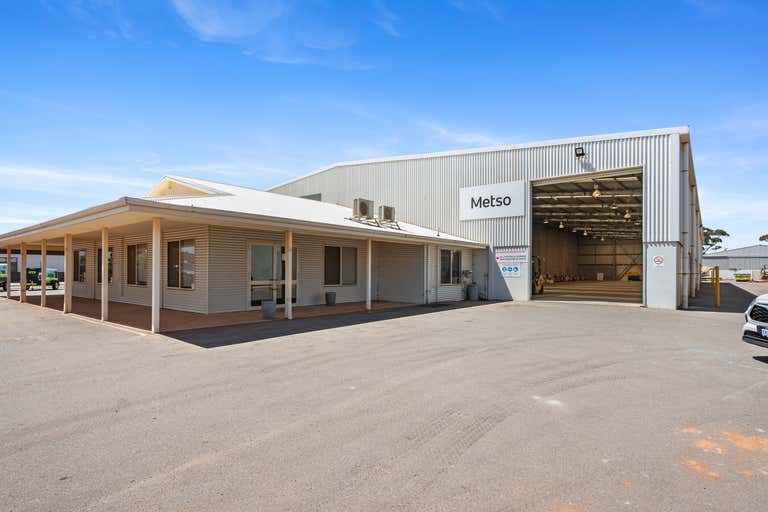 2/25 Kakarra Road West Kalgoorlie WA 6430 - Image 2