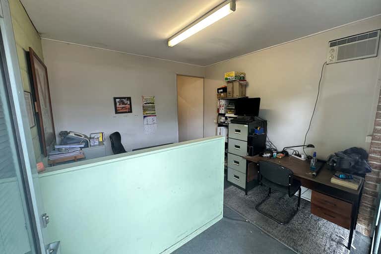 3/147 Industrial Road Oak Flats NSW 2529 - Image 2