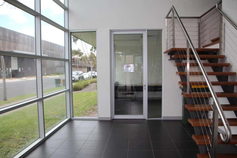 15/21 Sabre Drive Port Melbourne VIC 3207 - Image 2