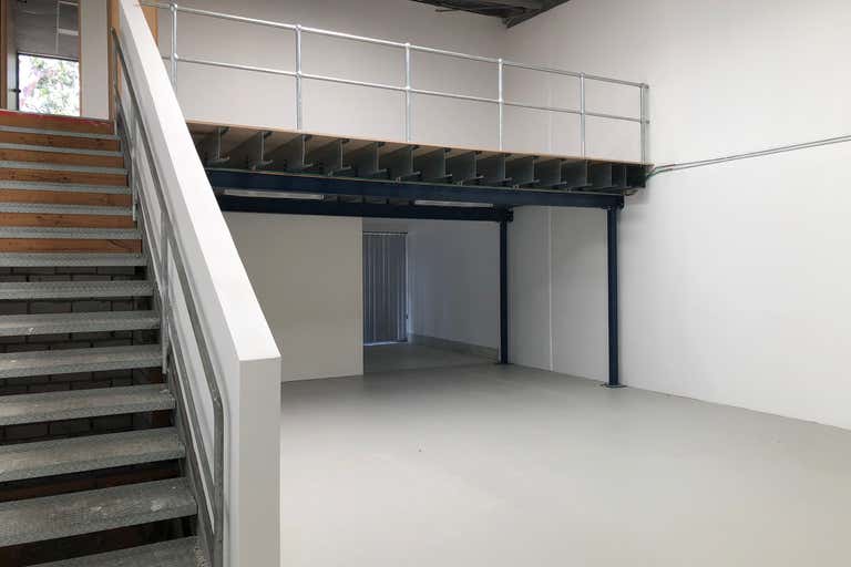 MODERN WAREHOUSE , OFFICE AND SHOWROOM - Image 4