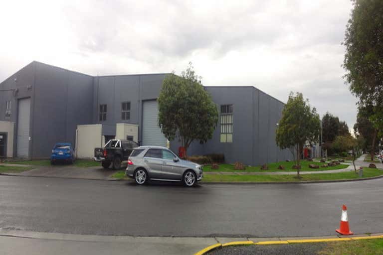 2/10 Turbo Drive Bayswater VIC 3153 - Image 1