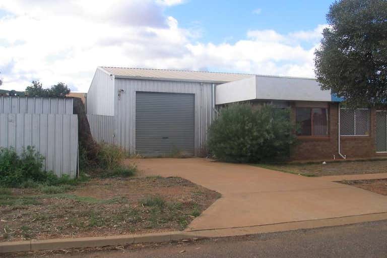 2/235 Dugan Street Kalgoorlie WA 6430 - Image 2