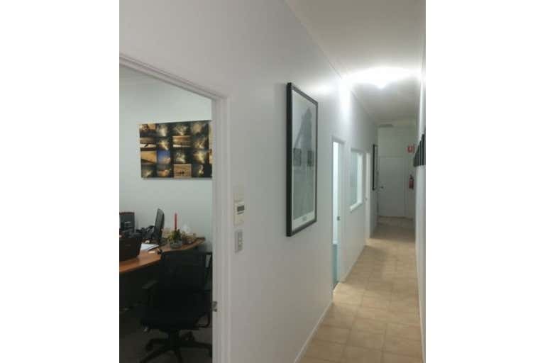 8/109 West Burleigh Road Burleigh Waters QLD 4220 - Image 2