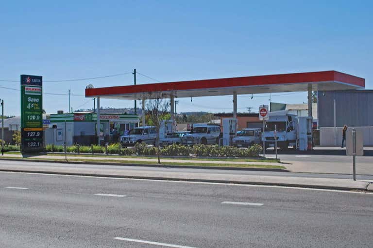 Caltex Woolworths Petrol, Corner Cunningham Highway & Grafton Street Warwick QLD 4370 - Image 2