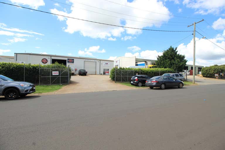 2/27 Mansell Street Wilsonton QLD 4350 - Image 1