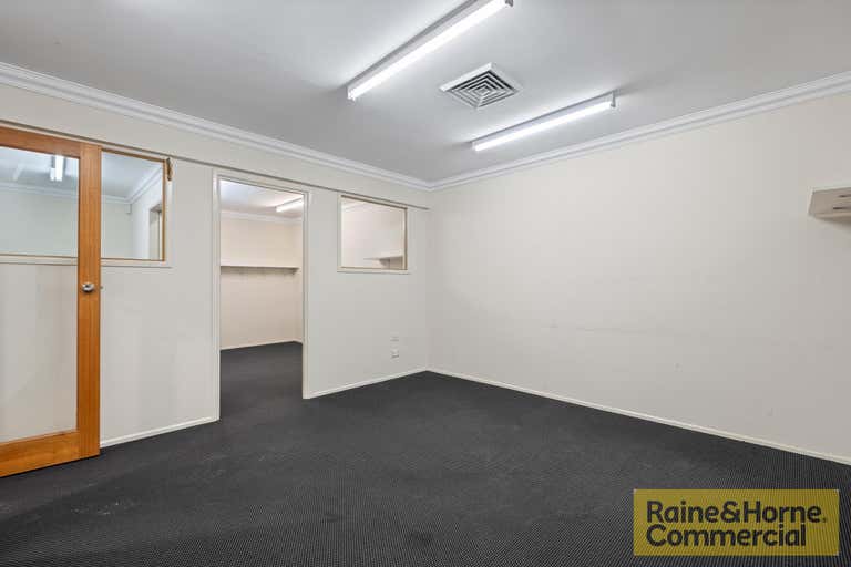 1/18 Huntington Street Clontarf QLD 4019 - Image 4