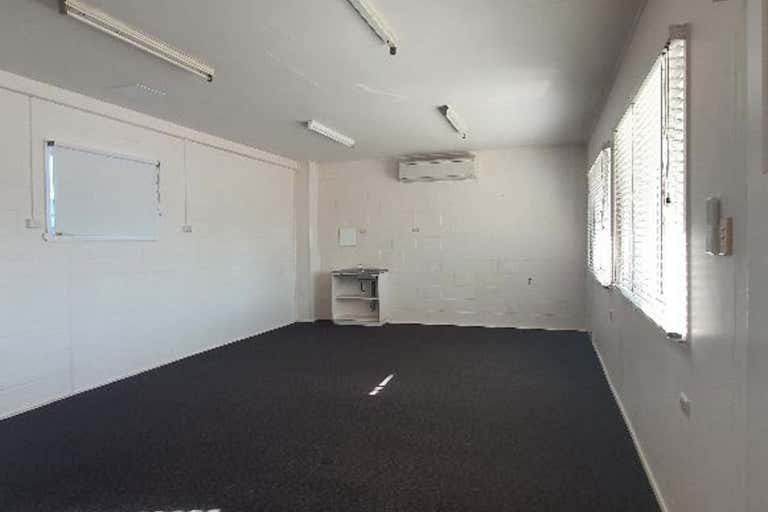 Level 1, Office 4/52 Egerton Street Emerald QLD 4720 - Image 1